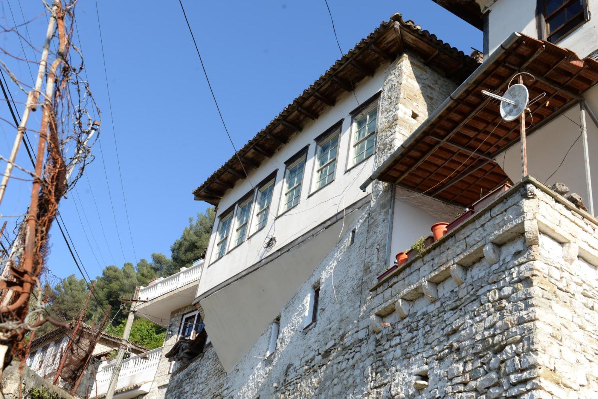 Guest House Taunus Berat Luaran gambar