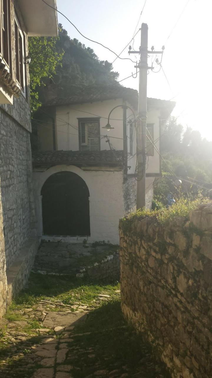 Guest House Taunus Berat Luaran gambar