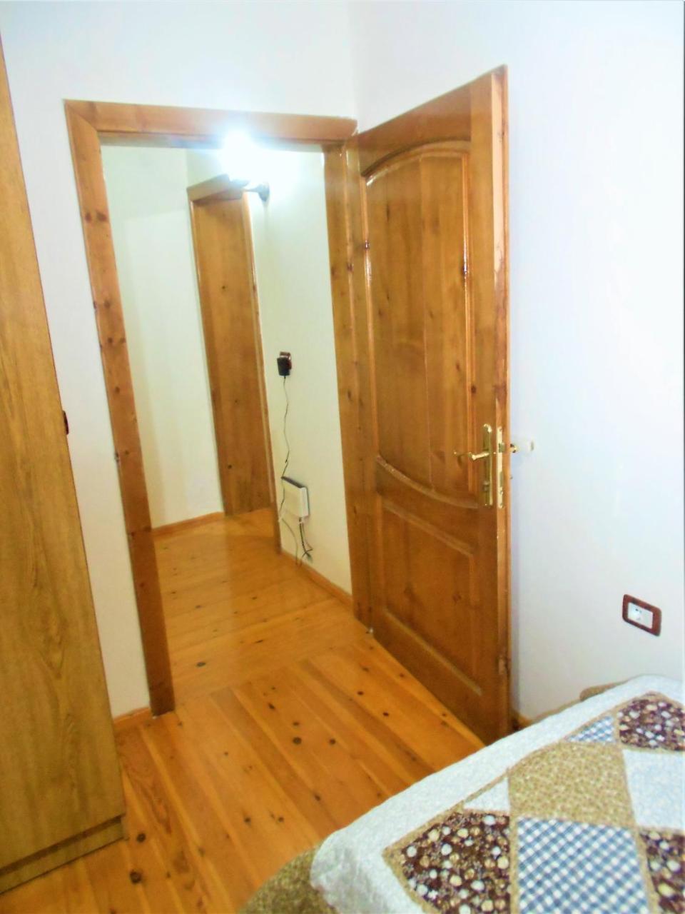 Guest House Taunus Berat Luaran gambar
