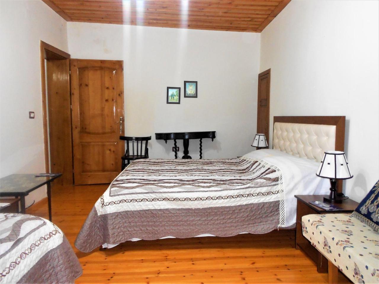 Guest House Taunus Berat Luaran gambar