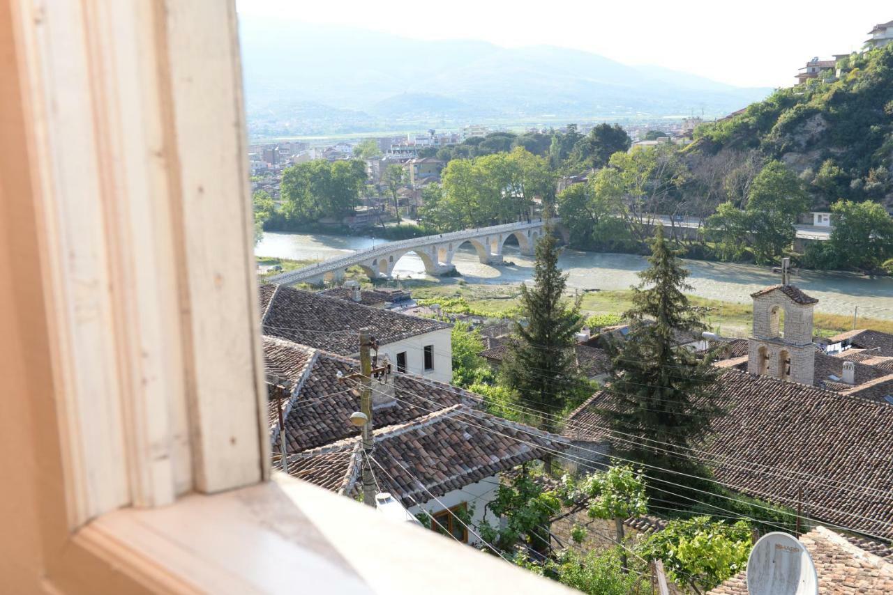 Guest House Taunus Berat Luaran gambar
