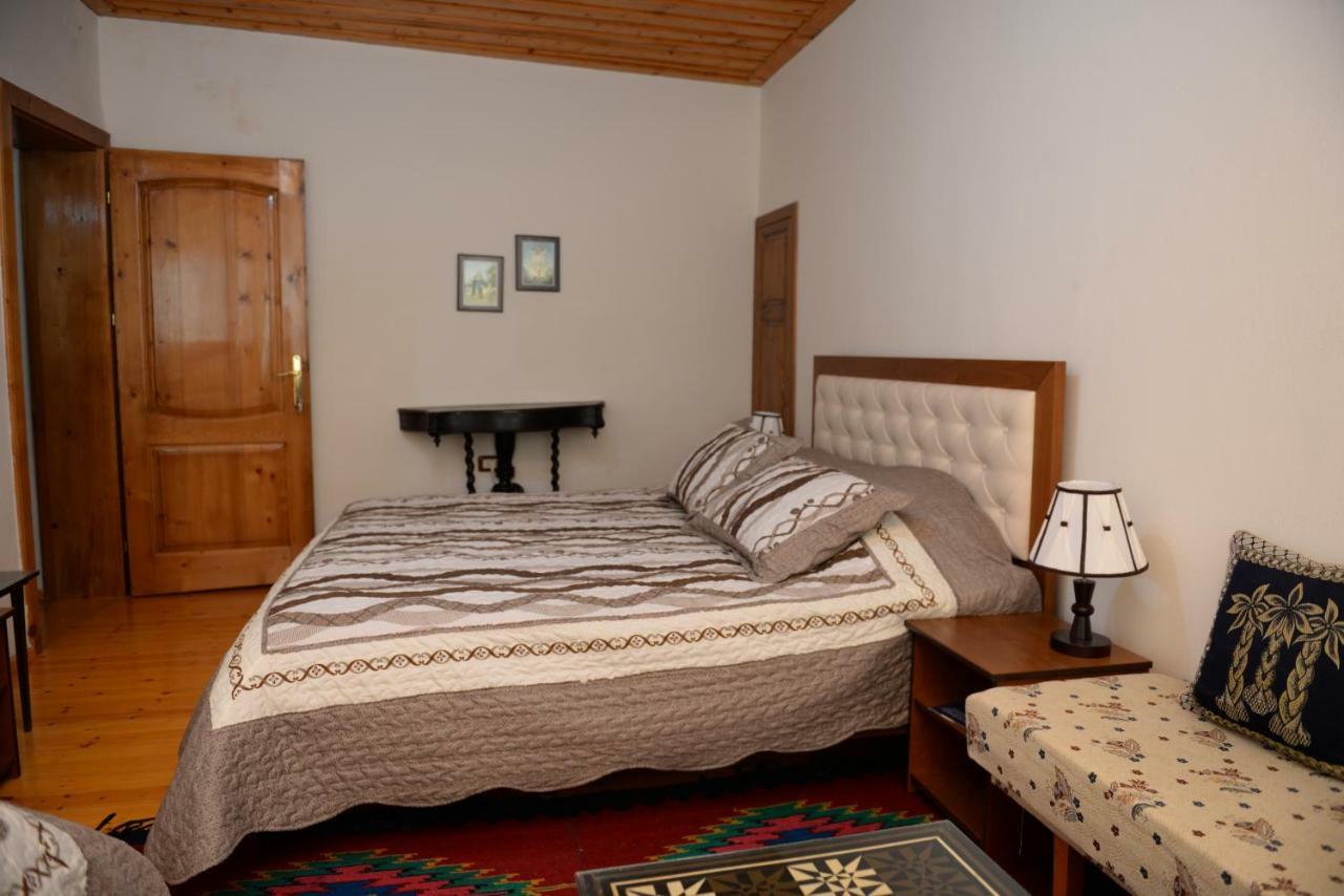 Guest House Taunus Berat Luaran gambar