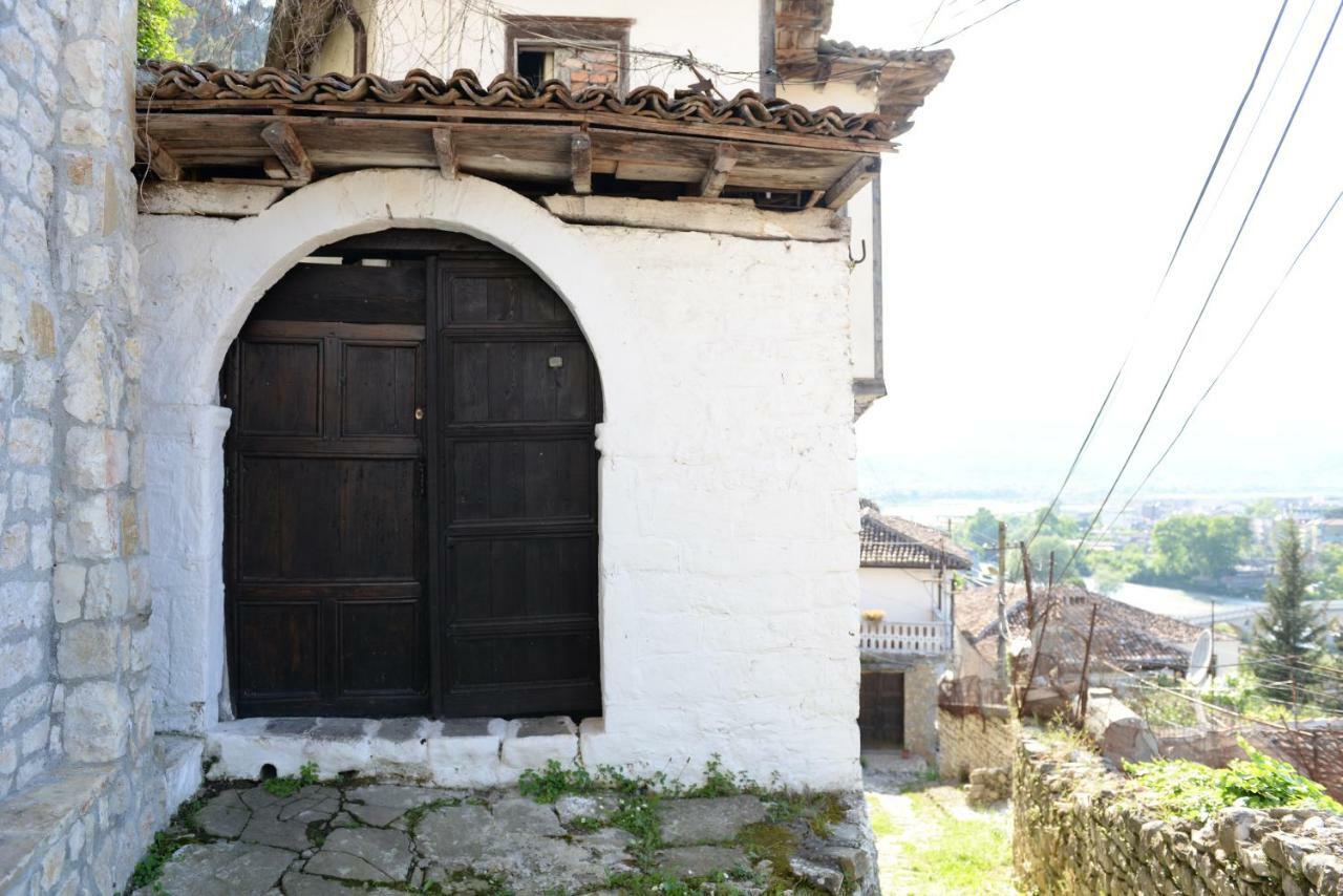 Guest House Taunus Berat Luaran gambar