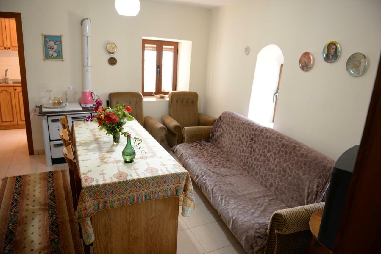 Guest House Taunus Berat Luaran gambar