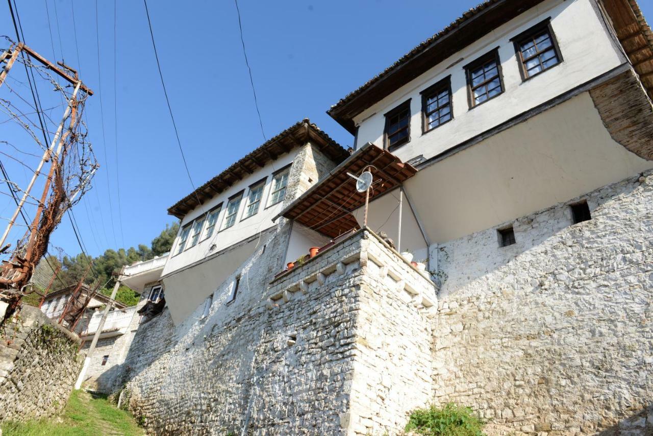 Guest House Taunus Berat Luaran gambar